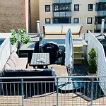 Ultracentral Duplex With Private Rooftop Terrace