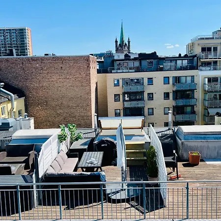 Ultracentral Duplex With Private Rooftop Terrace