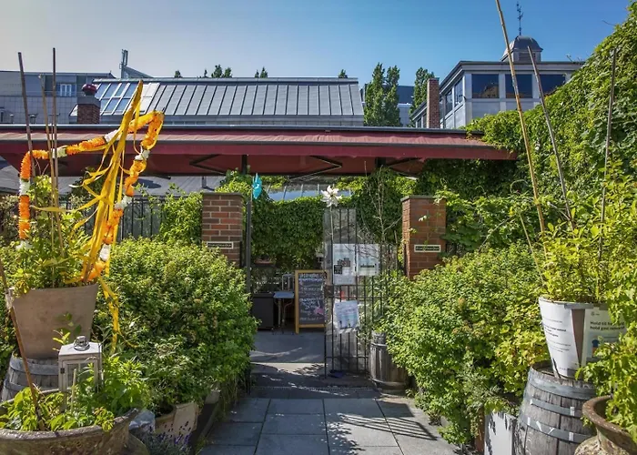 Апартаменты Ultracentral Duplex With Private Rooftop Terrace *